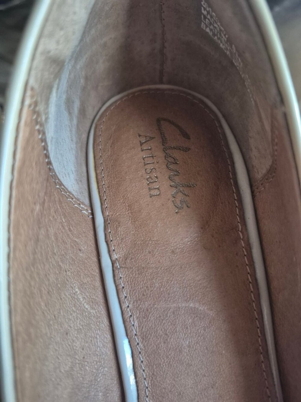 Clarks Artisan Beige Patent Leather Peep Toe Heels Size 8M - Picture 7 of 7